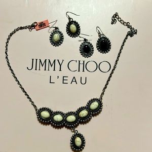 Boutique necklace w earrings